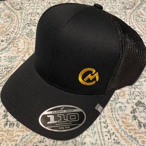NWT Travis Mathew SnapBack trucker hat